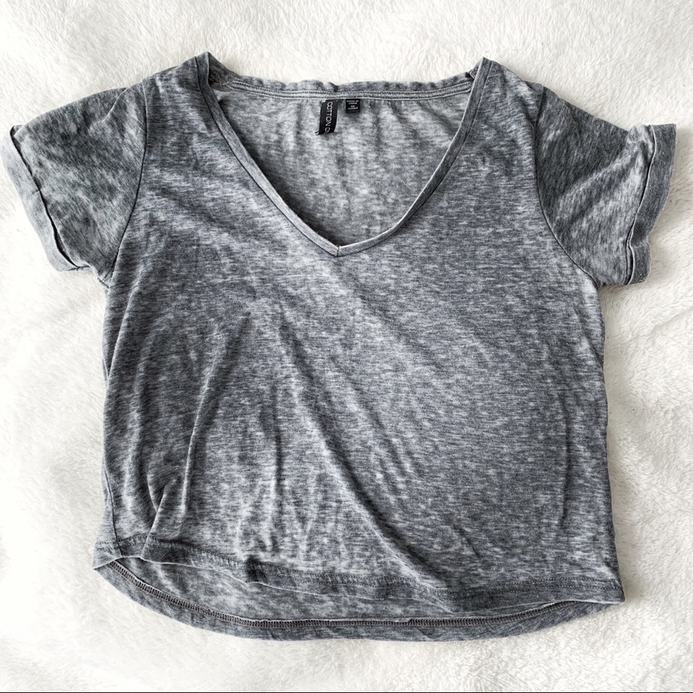 🌸 5 for $25🌸 Cotton On gray V neck shirt